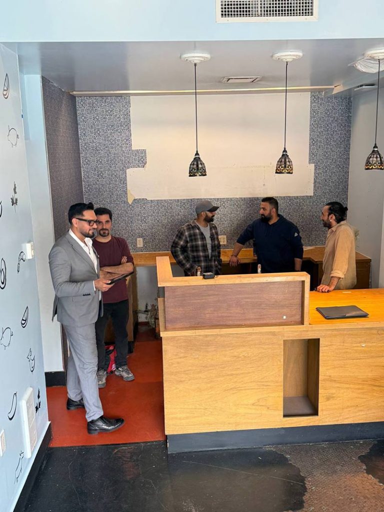 احمد ایوبی پور در حال کار